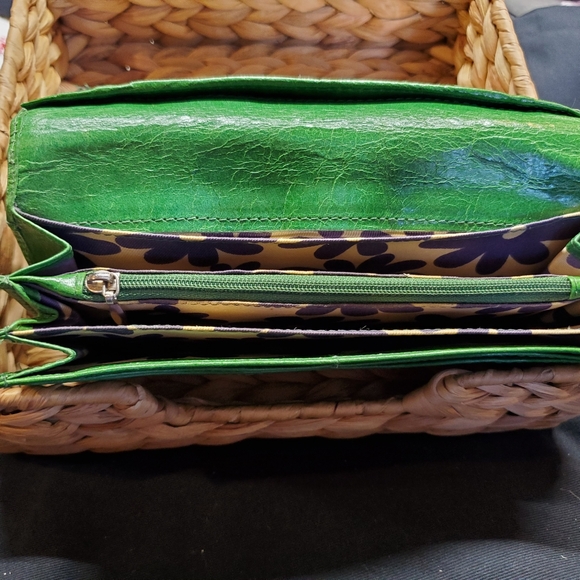 Green Leather Wallet - Picture 4 of 9